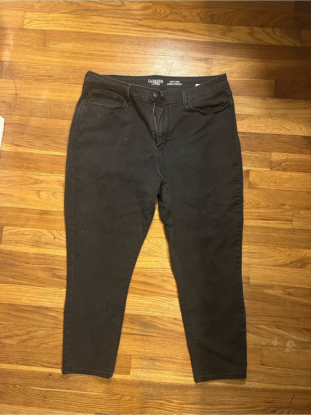 Levi's DeNizen High-Rise Black Ankle Skinny Jeans